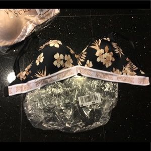 NWT VS PINK T Shirt Bra